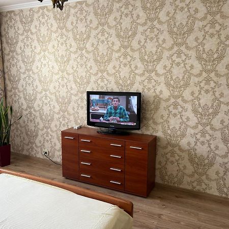 Apartments Kharkivs'Ke Highway Київ Екстер'єр фото